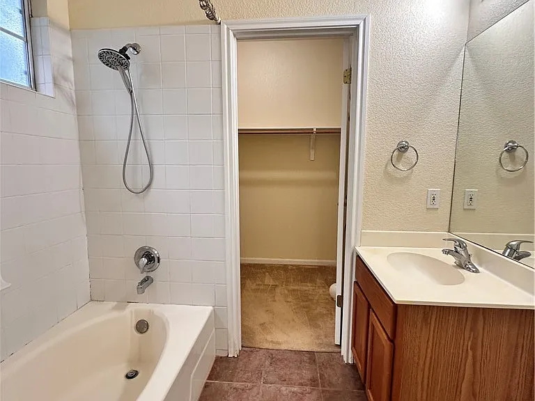 2050 Lisa Ln — Photo 15