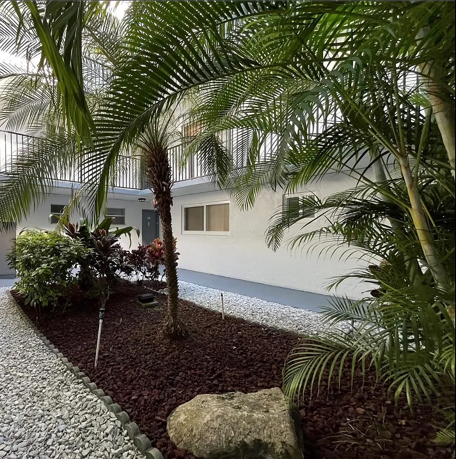 2 bed, 900 sqft, $2,400 — Photo 2