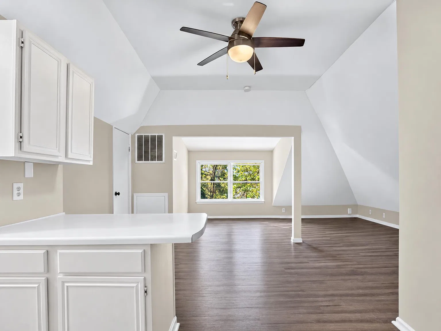 2 bed, 750 sqft, $1,150 — Photo 4