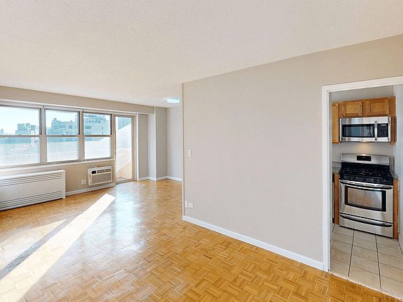 5th image of 80 N Moore St #8021L