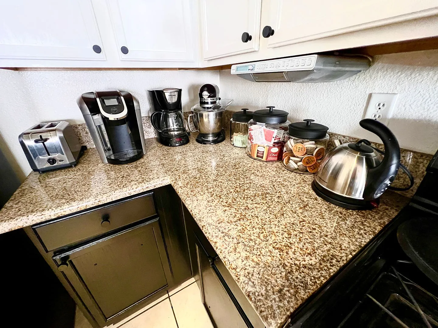 Stylish Serenity - 3 Bed/2 Bath Furnished Home With Rv/Boat Parking — Photo 4