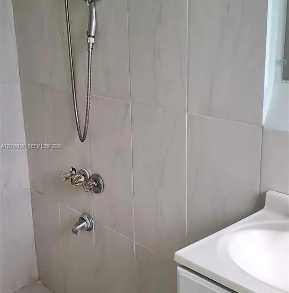 1430 NE 175th St — Photo 11