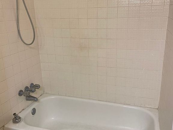 5th image of 358 N Edwards Ave APT 3