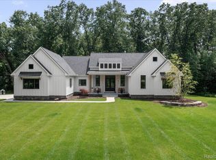 410 Liddy Dr, Brighton, MI