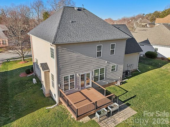 5th image of 7663 Woodcrest Dr