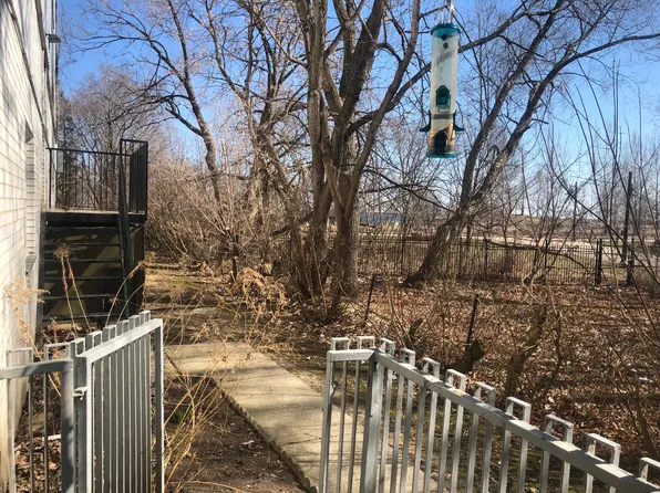 4 Superior Ave #5, Toronto, ON M8V 2M4