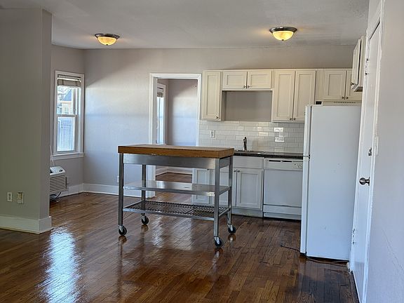 4th image of 3713 Summit St #10585886