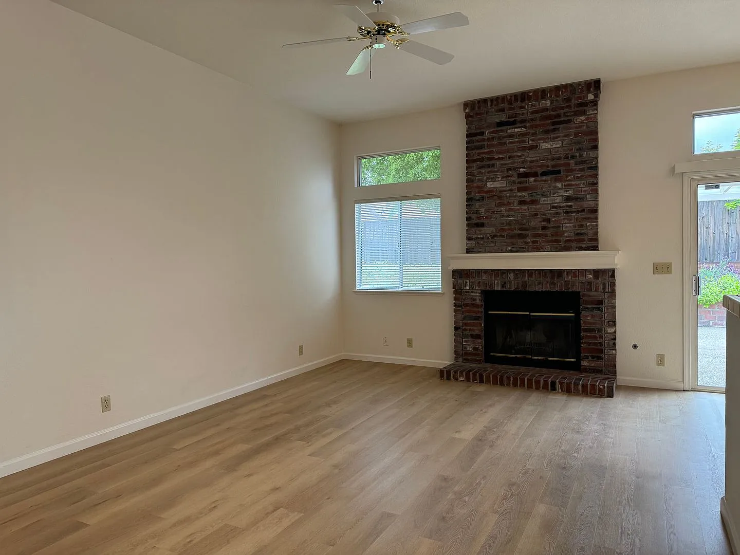 Charming Roseville home with LVP flooring! — Photo 4
