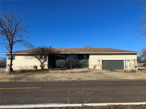 200 Lake Crest Blvd, Rushville, MO 64484