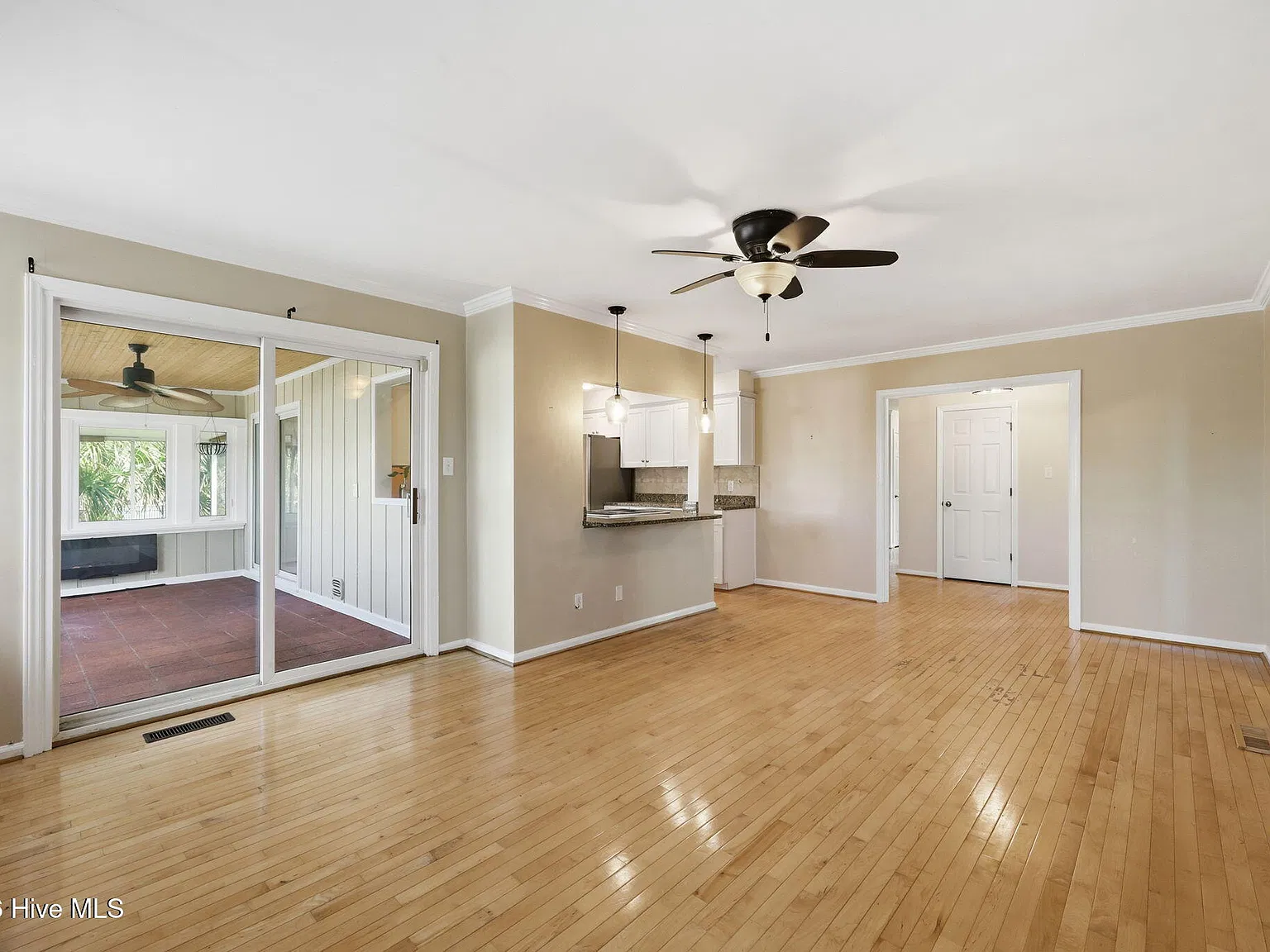 4 bed, 3.0 bath, $2,800 — Photo 4