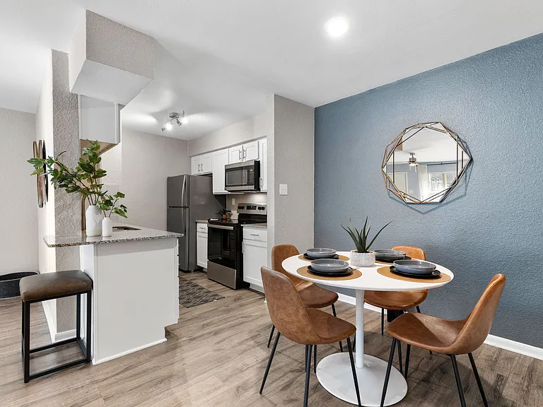 1520 Enclave Pkwy — Photo 18