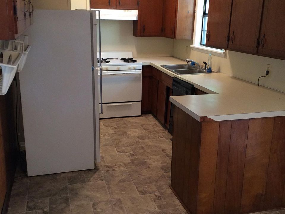 Kitchen with Washer and Dryer Hook-ups