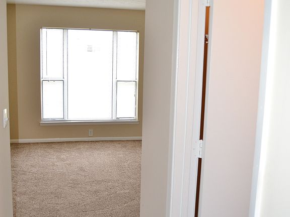 3rd image of 610 Club Pkwy