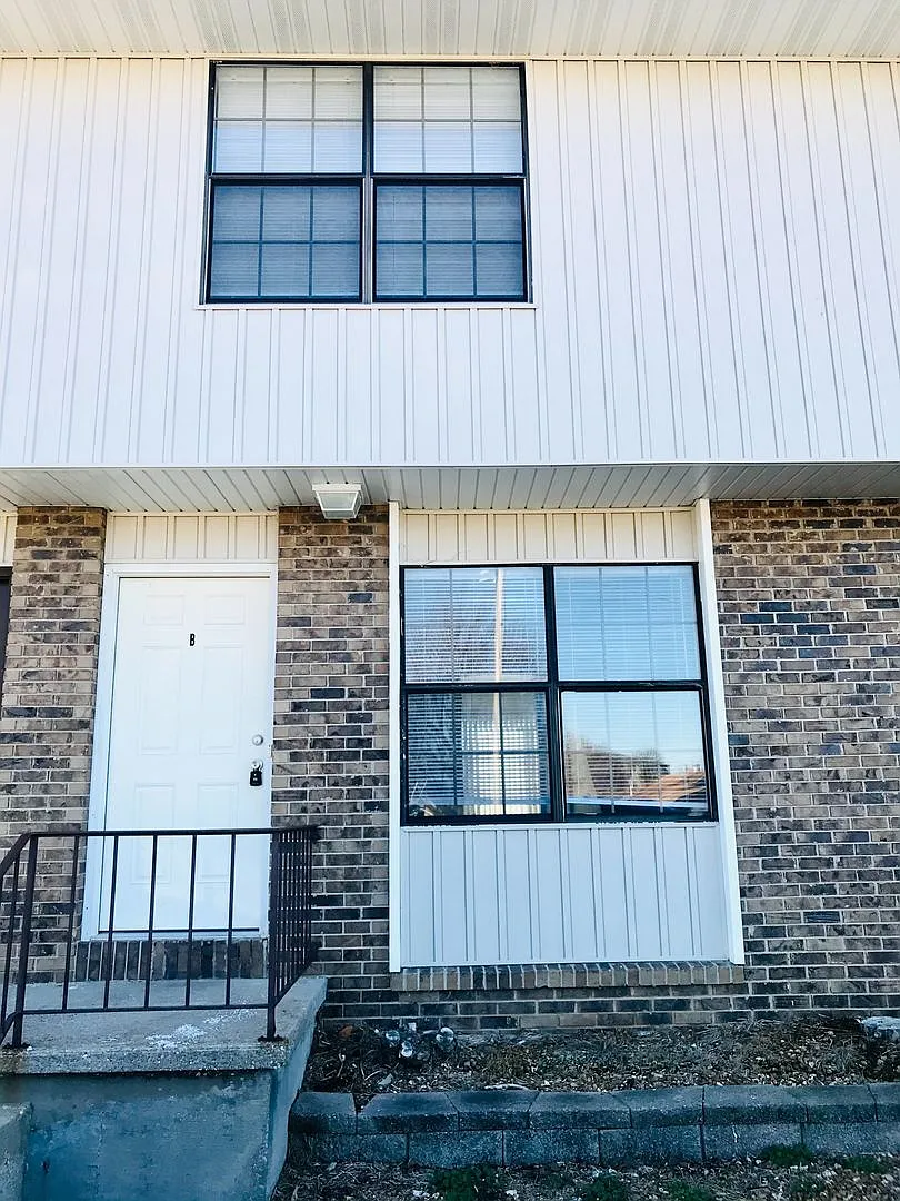 2 Bedroom 1.5 bathroom Townhome — Photo 1