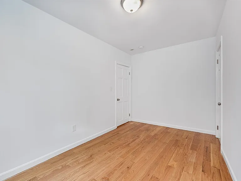 12 Foster St #6 — Photo 11