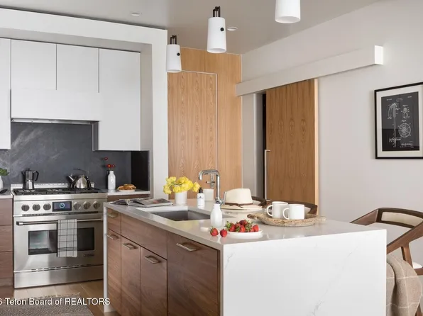 680 S Cache St #306, Jackson, WY 83001