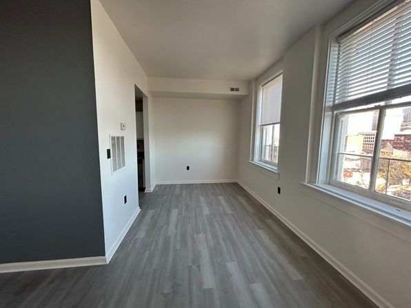 900 Cathedral St APT 204