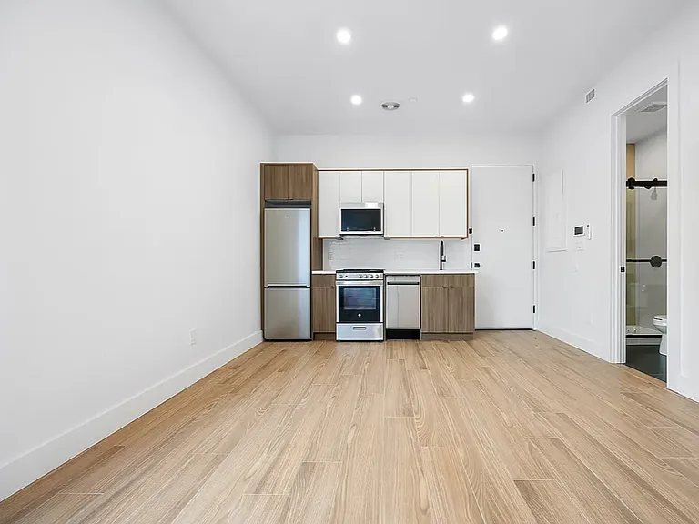 377 Hawthorne St #1A — Photo 4