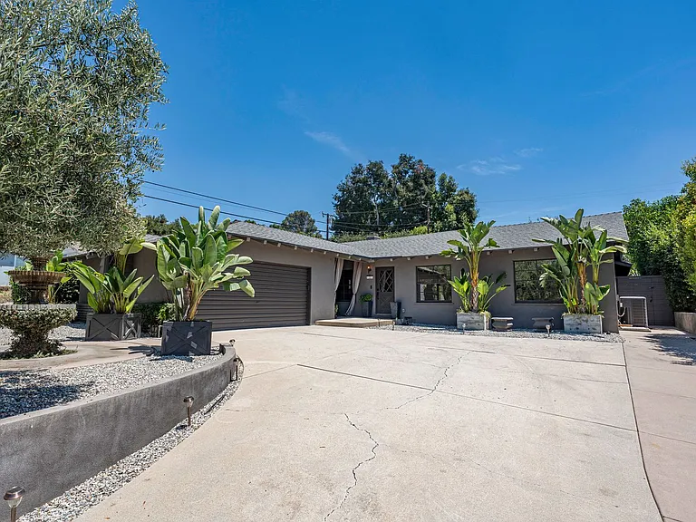 614 N Glendora Ave — Photo 1