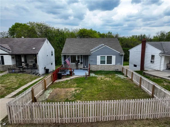 3627 E 46th Ter, Kansas City, MO 64130