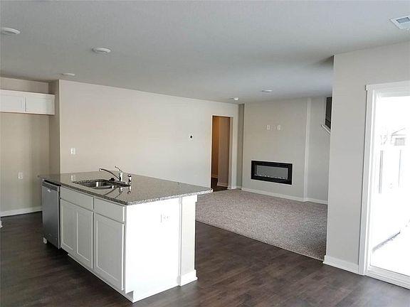 4th image of 718 Elizabeth NW