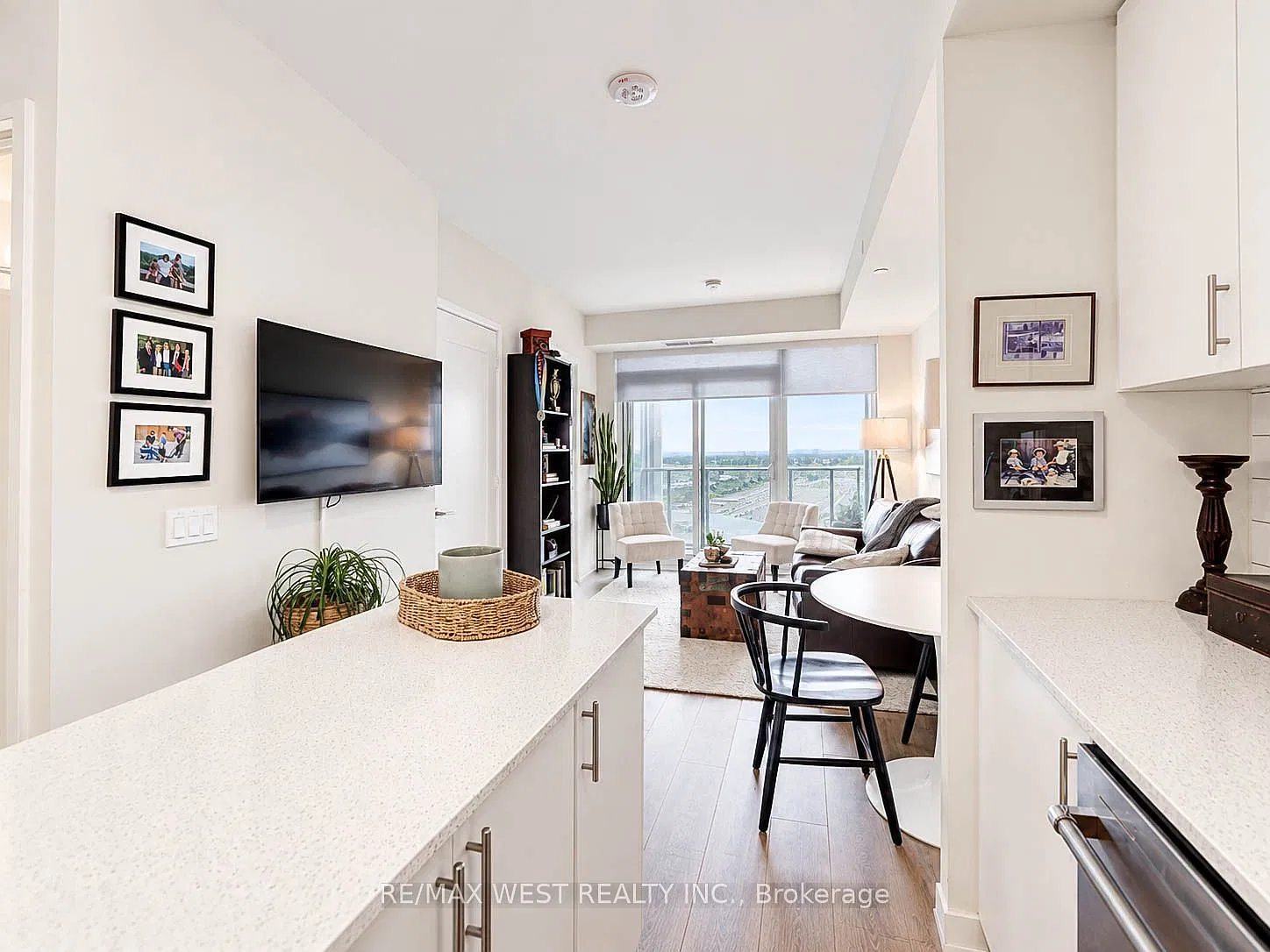 9000 Jane St — Photo 4