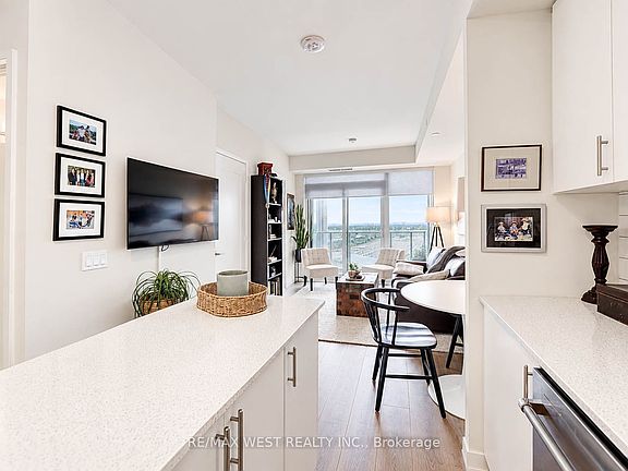 4th image of 9000 Jane St #1019