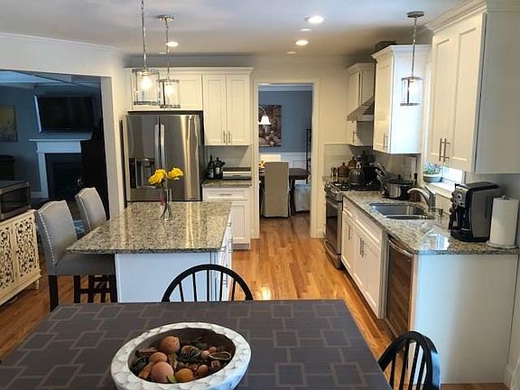 4th image of 108 Teakwood Dr W