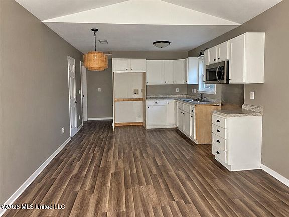 3rd image of 2213 Little St