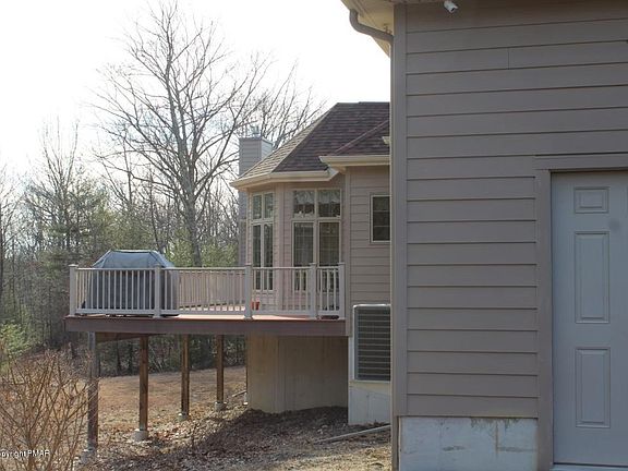 5th image of 394 Joanne Ct