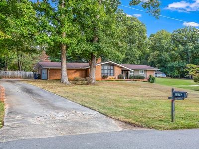 1315 Weatherbee Dr, Winston Salem, NC, 27103