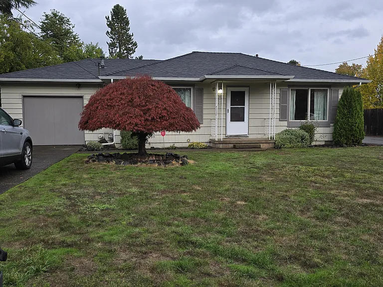 583 Delmar Dr N — Photo 35