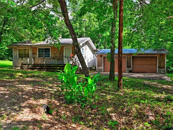 81 E Bishop Rd, Pointblank, TX 77364