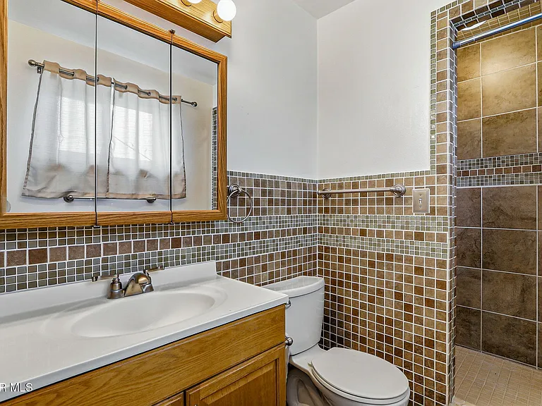 10520 Champlain St — Photo 28