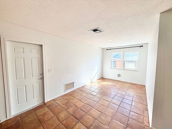 3rd image of 105 Margo Ln