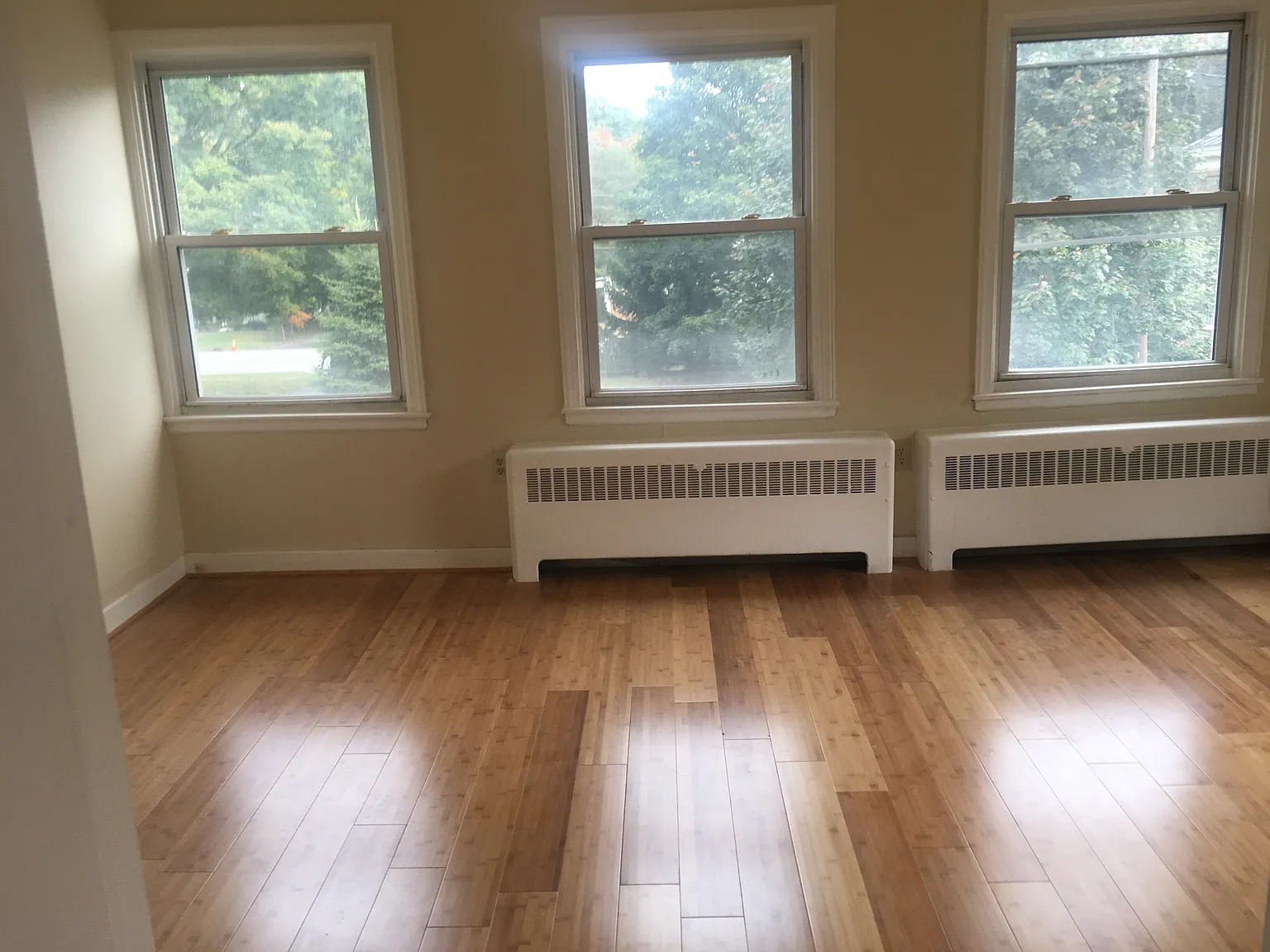3 bed, 800 sqft, $1,800 — Photo 1
