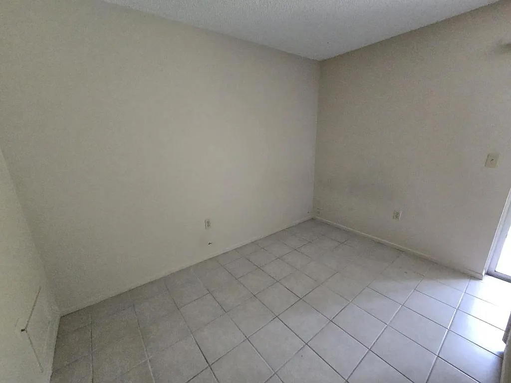 289-B Jeru Blvd — Photo 4