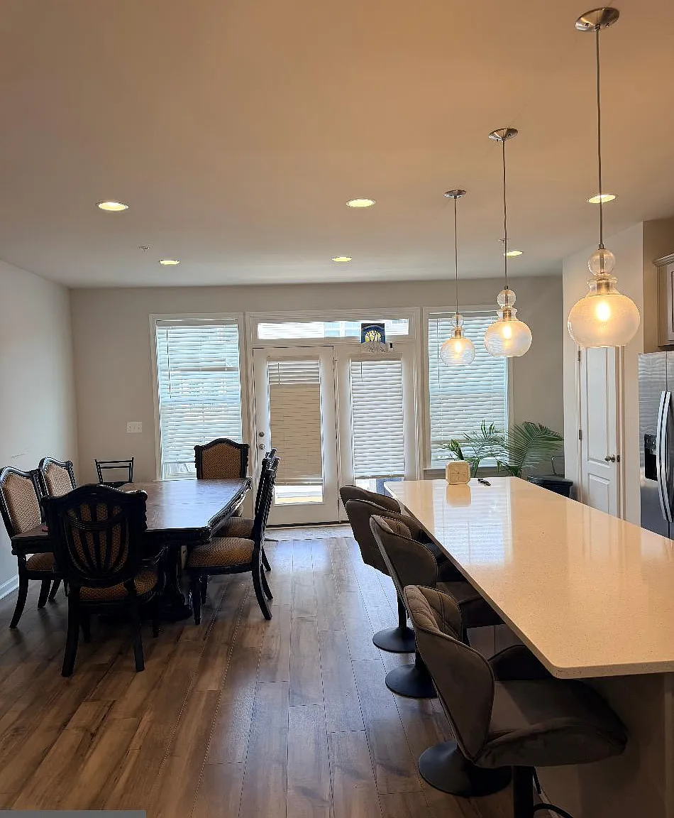 4 bed, 3.5 bath, 1760 sqft, $3,500 — Photo 2