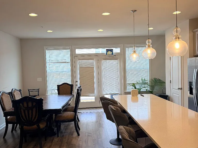 1011 Flester Ln — Photo 2