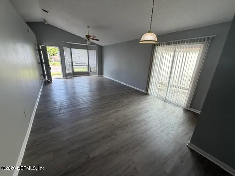 5061 Knightsbridge Cir N #0 — Photo 5