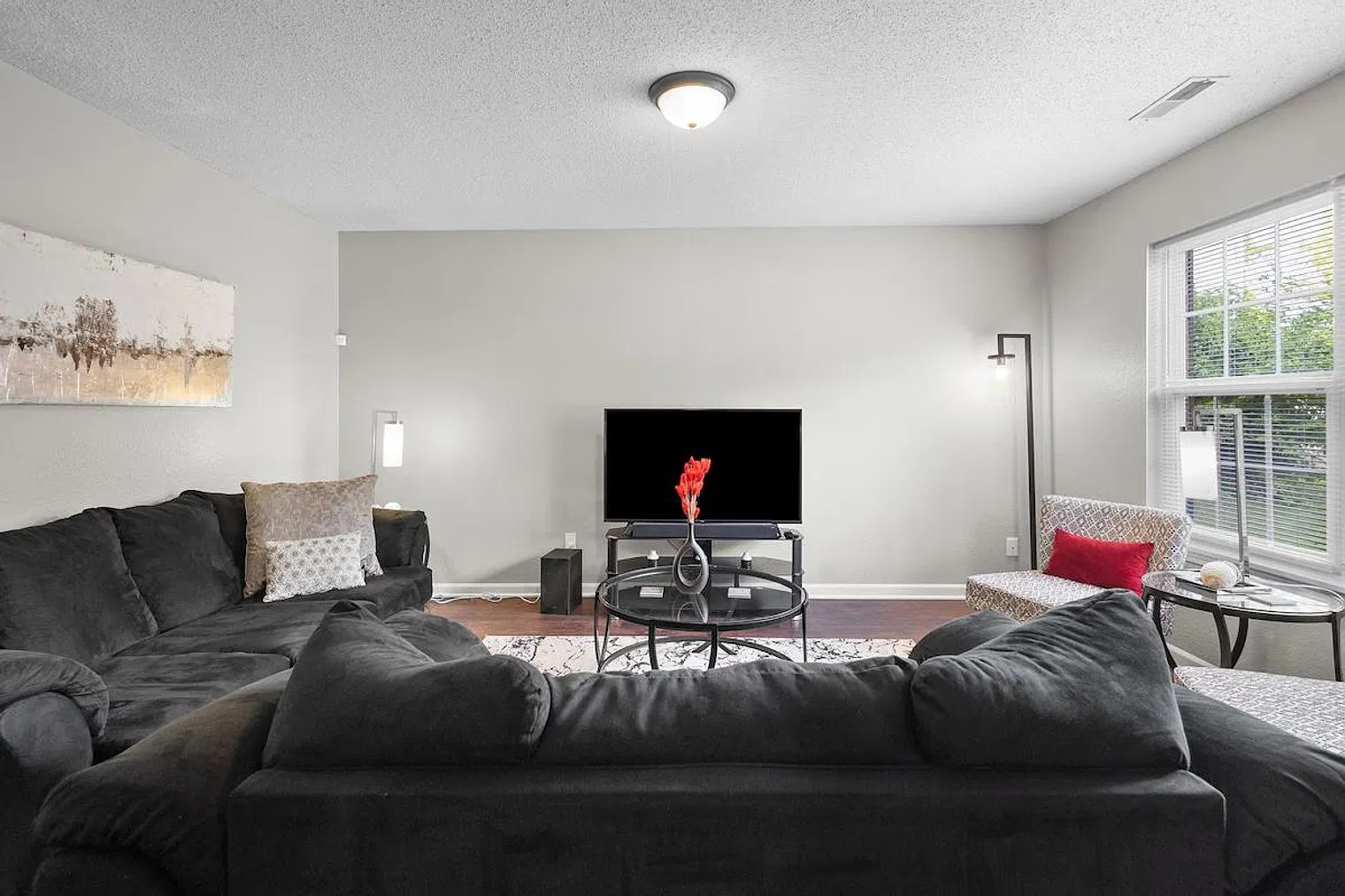 4 bed, 2.0 bath, $20,112 — Photo 2