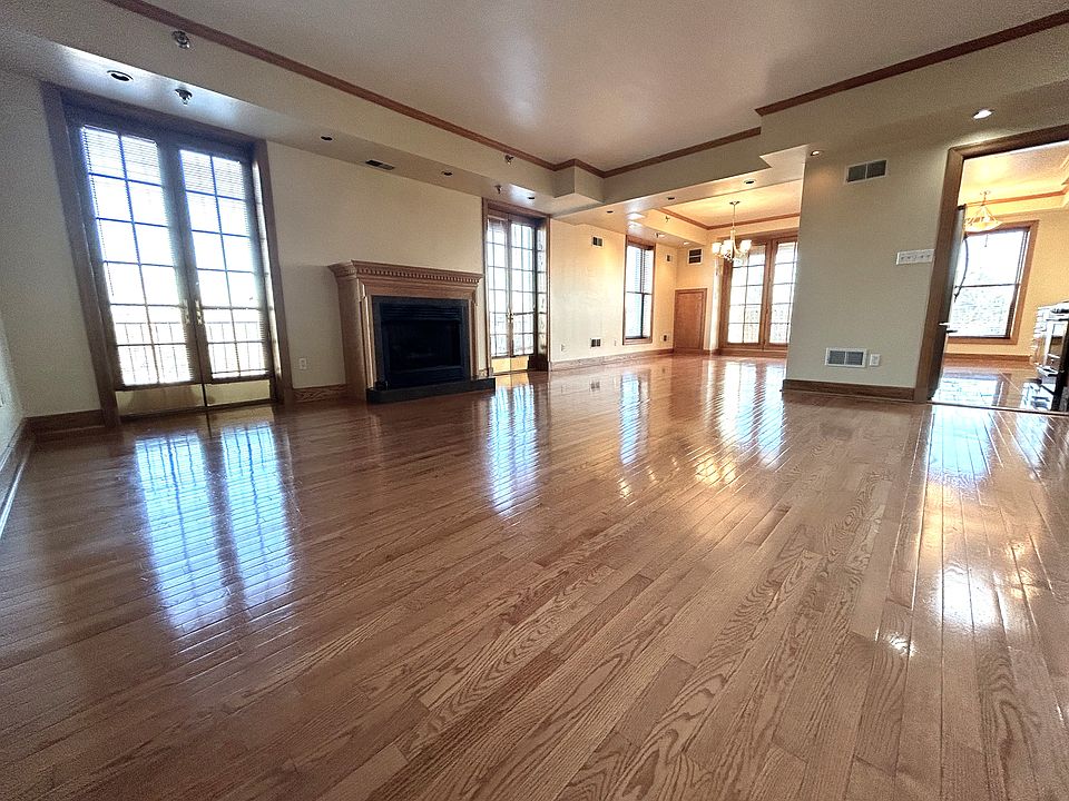 Large open living space w/ operatable gas fire place, Juliet balconies, high ceilings and beautiful hardwood flooring.