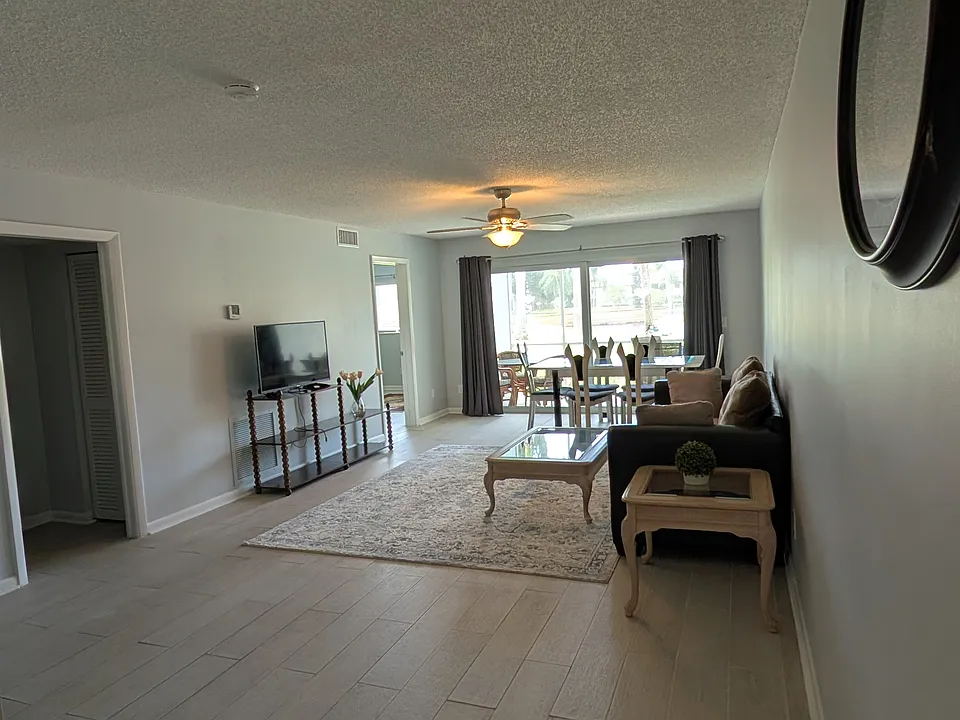 1020 Palm View Dr #C-102
