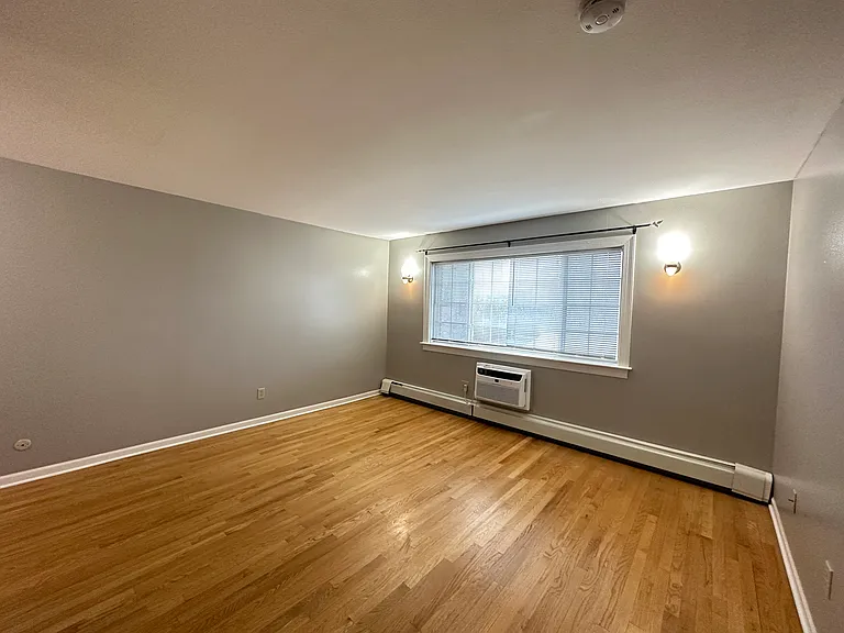 1855 N Cambridge — Photo 8