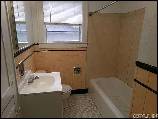 2021 N Poplar St — Photo 15