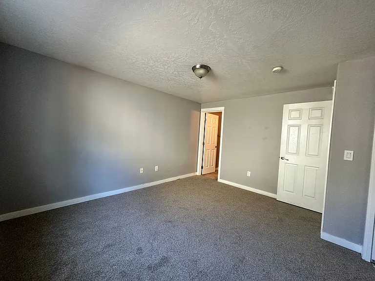 884 Trinity St NE — Photo 10