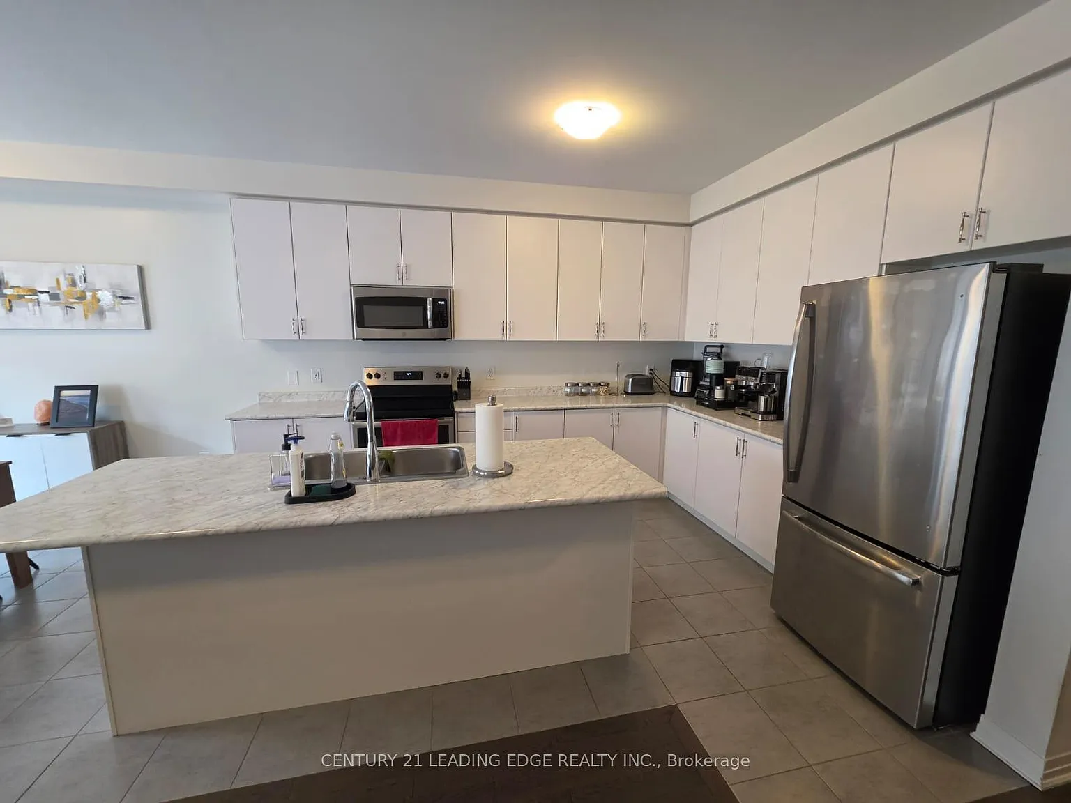 3 bed, $2,900 — Photo 2