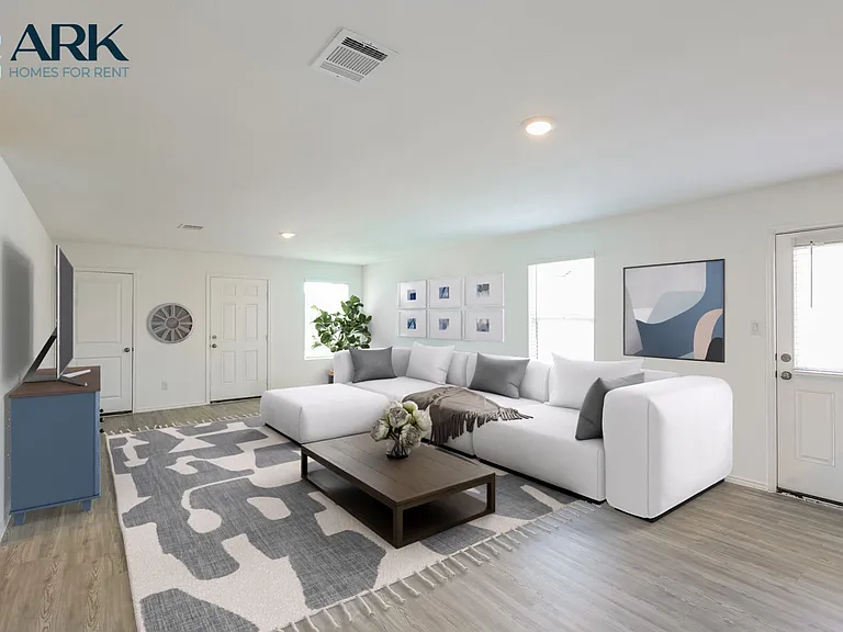 2807 Gustavo Dr — Photo 2