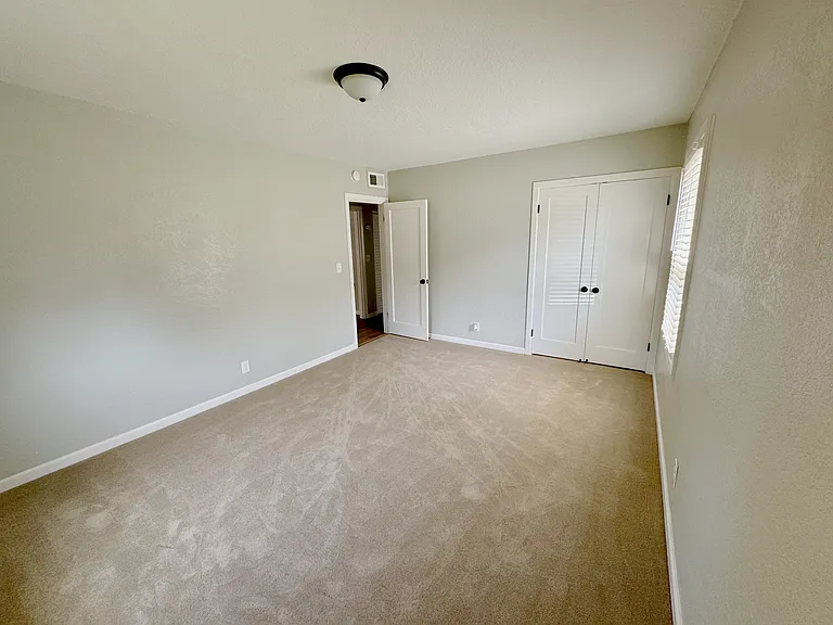 116 NE James St — Photo 14