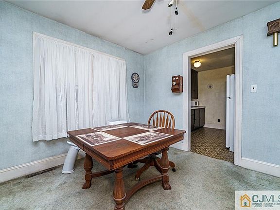 5th image of 288 Monmouth St